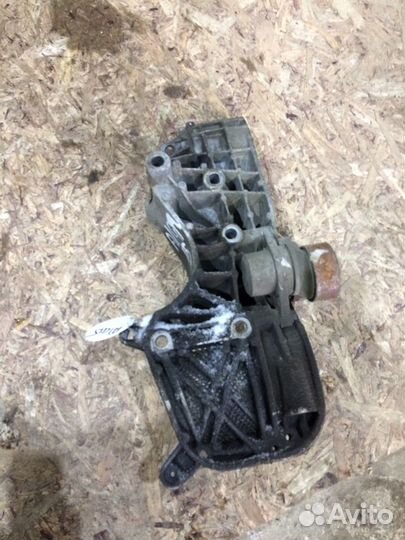 Кронштейн Nissan Almera G15