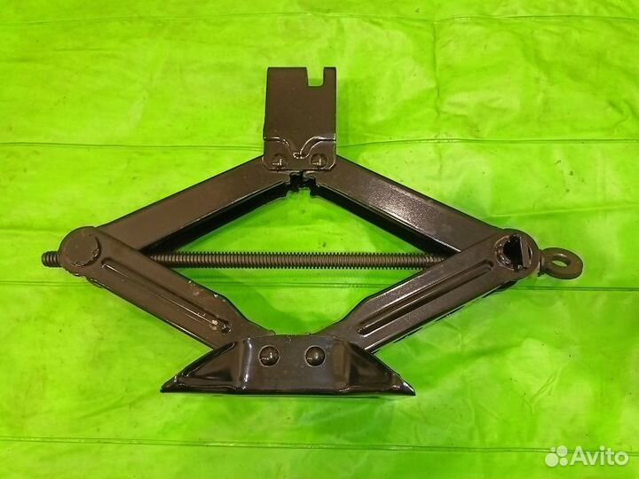 Домкрат оригинальный на Subaru Impreza XV GH7 2010