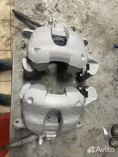 Суппорт тормозной передний Пежо 308