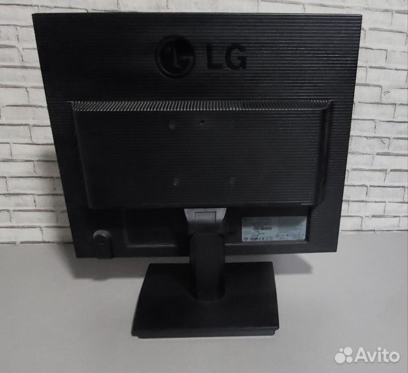 Монитор LG l1919s-sf
