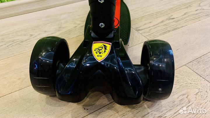 Самокат Феррари трехколёсный