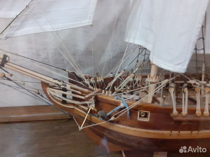 Классическая модель корабля enterprise в футляре