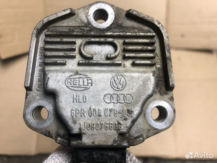 Датчик уровня масла Volkswagen Tiguan 08-17