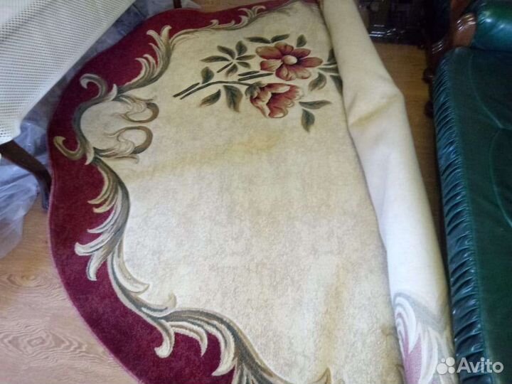 Люстра и ковер