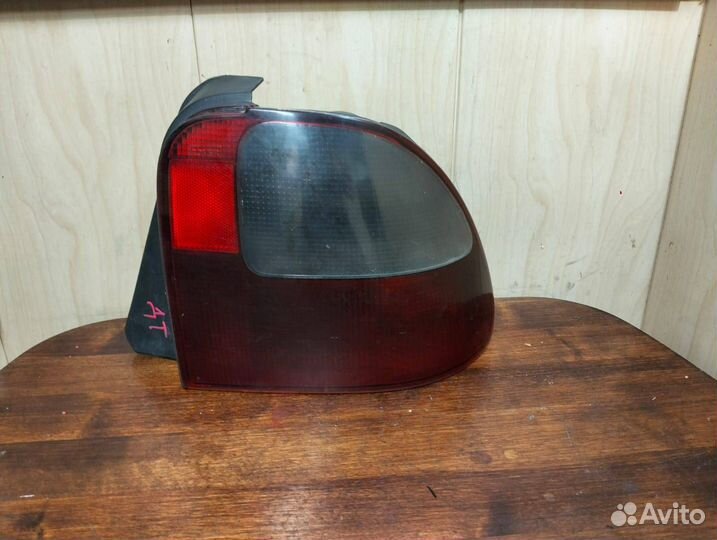 Задний правый фонарь Rover400