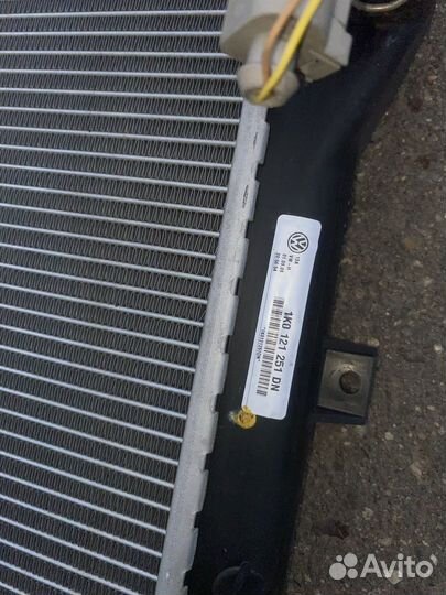 Радиатор охлаждения Volkswagen Golf VI 1K0121251DN