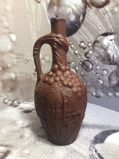 Керамический кувшин для вина
