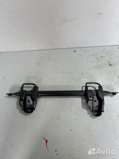 Кронштейн заднего сиденья левый Тойота Камри 50