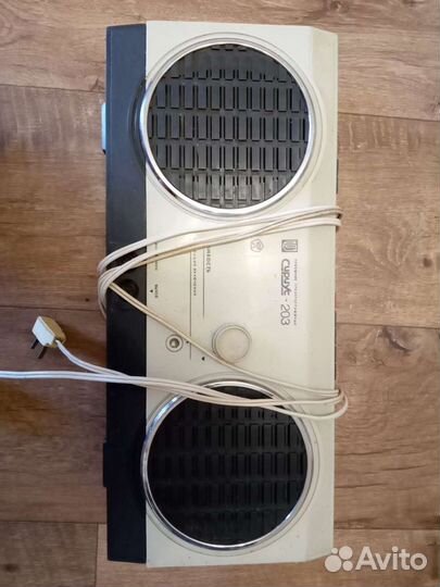 Радиоприемник трехпрограмный СССР два динамика