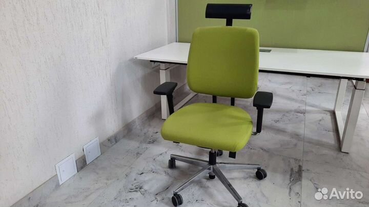 Компьютерное кресло с подголовником Sedus Германия