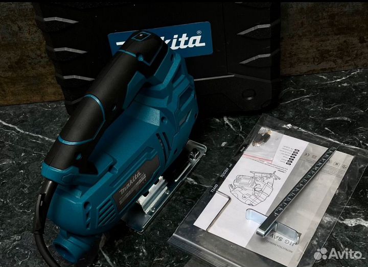 Мощный лобзик Makita 1180W с лазерной наводкой