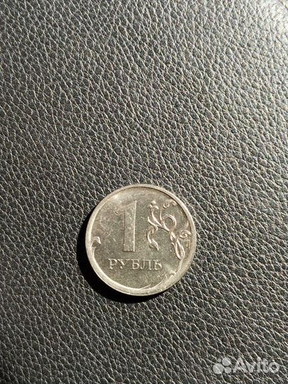 Монета 1 рубль с дефектом 2018 год