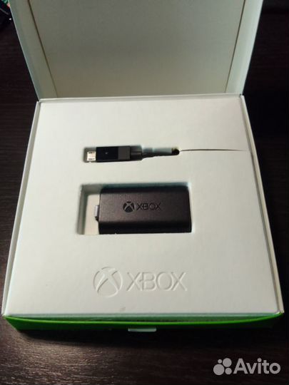 Аккумулятор и USB-кабель для геймпада Xbox One