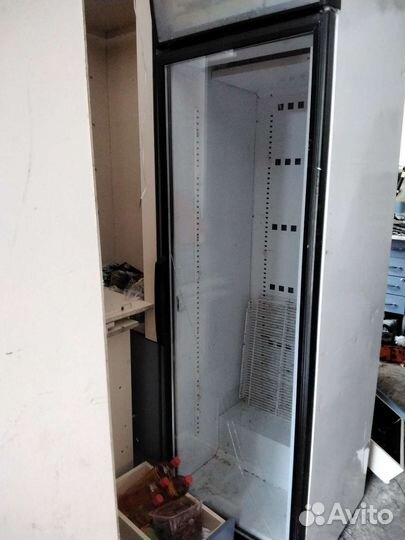 Холодильник витрина для напитков, и продуктов