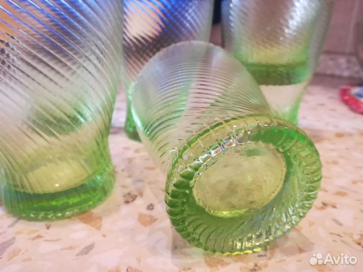 Стаканы из цветного стекла винтажные с этикетками