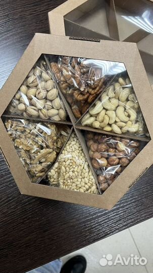 Коробка шестигранная с разделителем