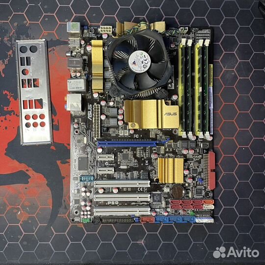 Материнская плата с процессором и памятью