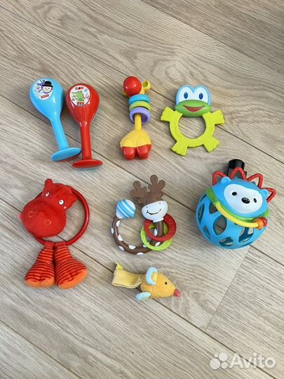 Развивающие игрушки погремушки подвески