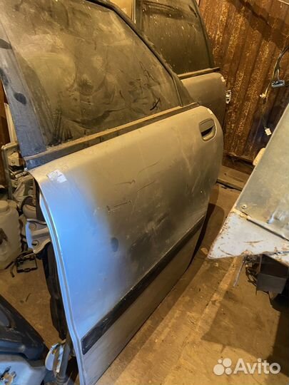 Дверь volvo s40