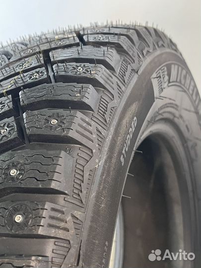 Michelin X-Ice North 4 235/45 R17 97T
