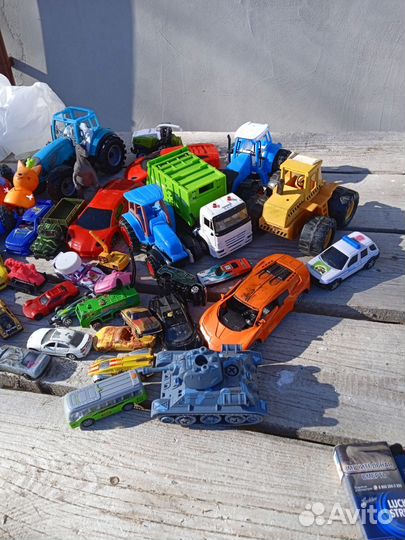 Игрушечные машинки