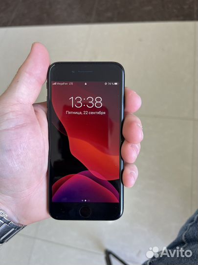 Телефон iPhone 7