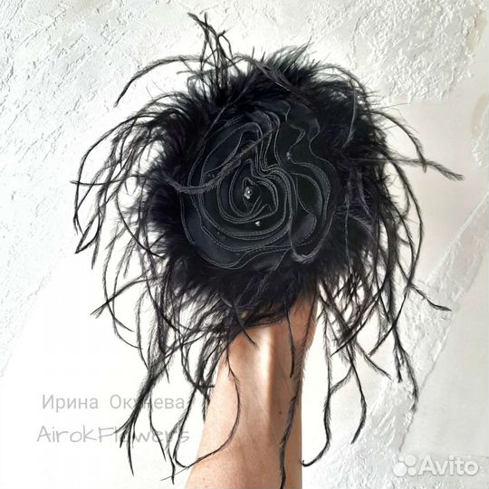 Брошь с перьями