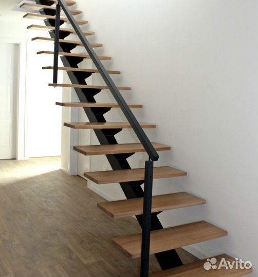 Металлокаркас Г-образной Лестницы в Коттедж