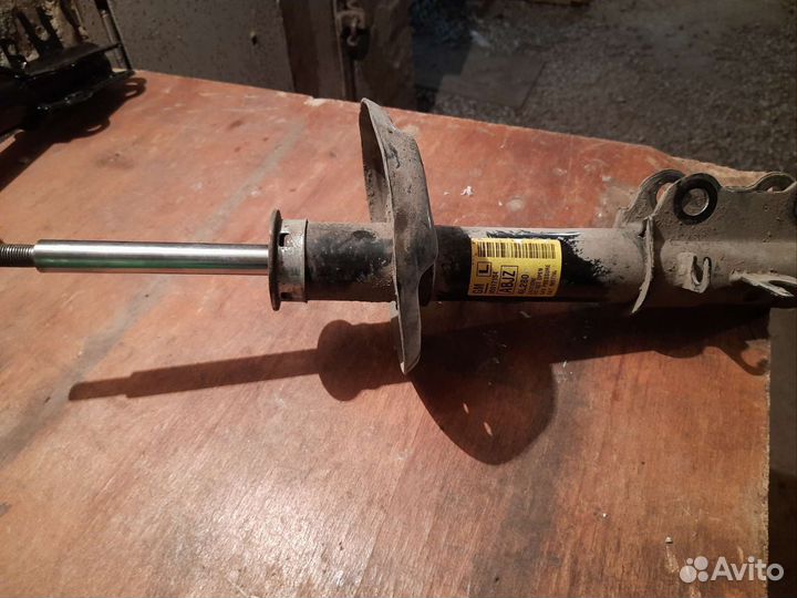 Амортизаторы на chevrolet и opel 2шт. новый и б/у