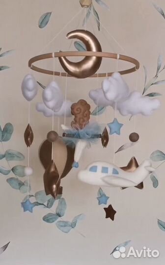 Детский мобиль в кроватку