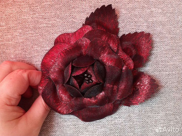 Брошь цветок