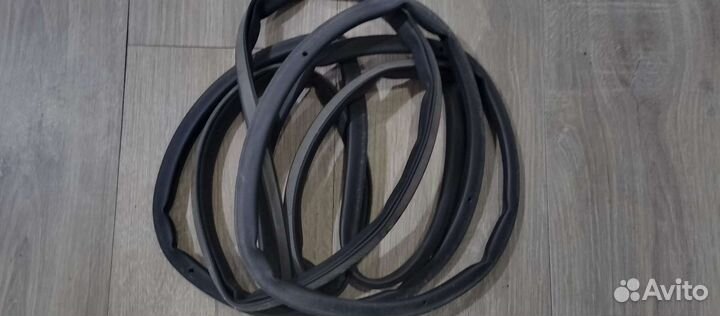 Резинка уплотнения двери