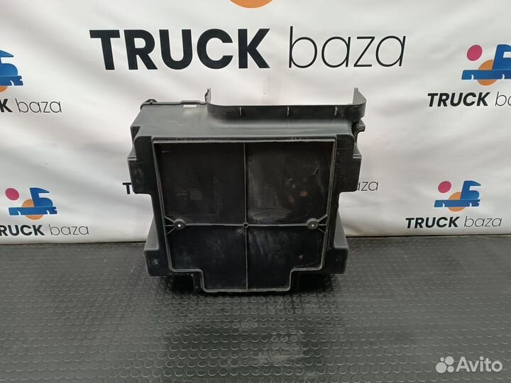 1368673 Ящик инструментальный правый