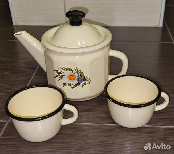 Эмалированный набор: заварочник + 2 кружки