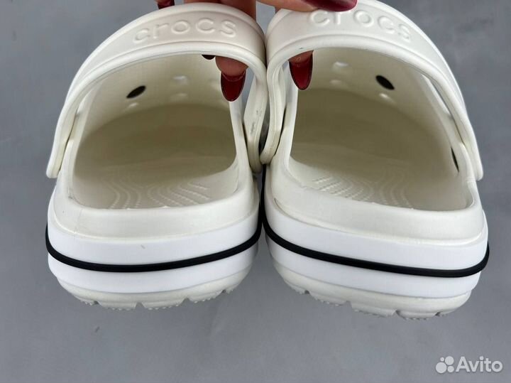 Шлепанцы Crocs белые мужские