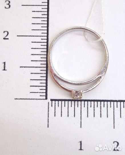 Золотое кольцо с бриллиантом 16,5р
