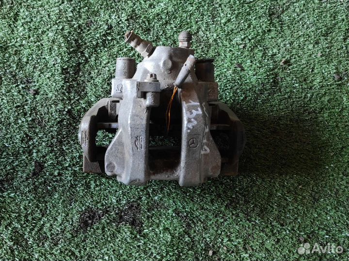 Задний правый суппорт Mercedes W212