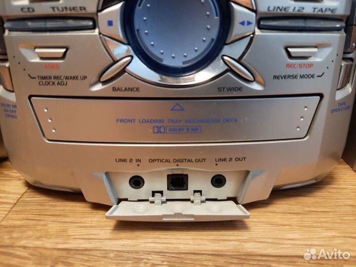 Музыкальный центр(кассеты,aux,fm,cd)