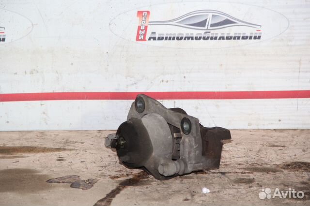 Суппорт перед лево c Toyota Sienta NCP81G 1NZ-FE