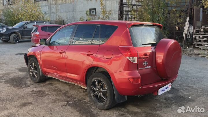 Стекло двери задней левой Toyota RAV4 (XA30) 68104-42120