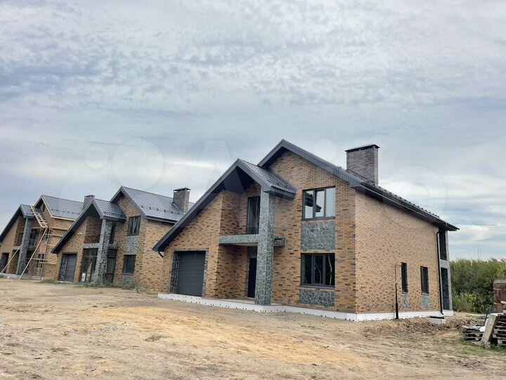 Коттедж 271 м² на участке 5,5 сот.