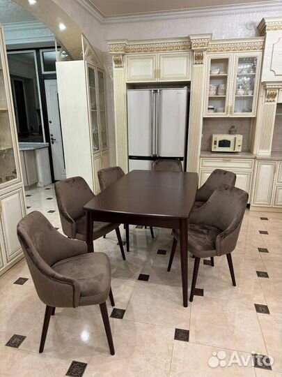 Стол и стулья