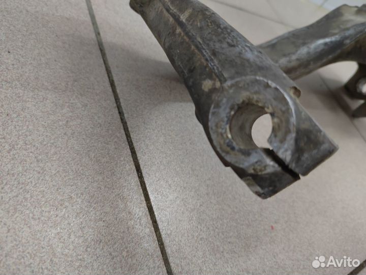 Кулак поворотный передний правый Audi A4 B6 B7