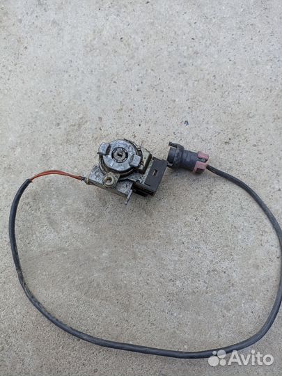 Audi A4 правая личинка замка двери