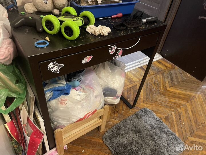 Стол письменный с ящиком