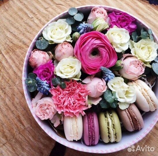 Букет цветов и конфет