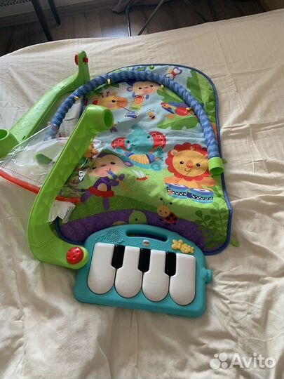 Развивающий коврик fisher price с пианино