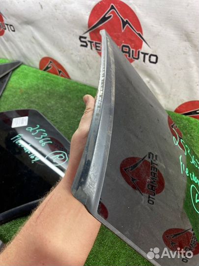 Стекло собачника левое Toyota Corolla Fielder