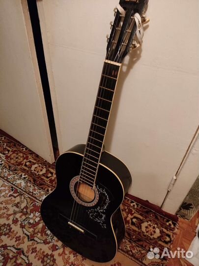 Акустическая гитара