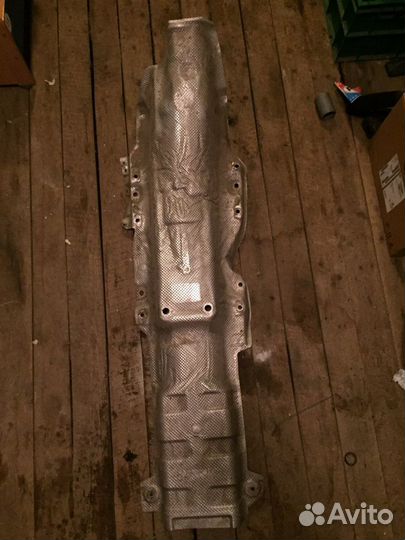 Центральный теплоэкран выхлопа